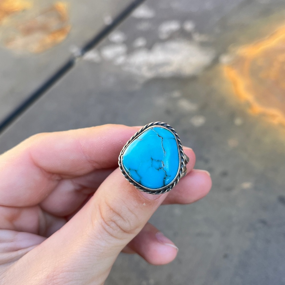 PRICE FIRM Gorgeous Turquoise Sterling Silver Statement Ring - Picture 4 of 15